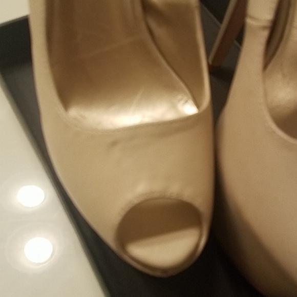 Shoes - Picture 3 of 6